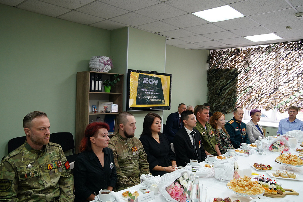 Радий Хабиров  посетил  центр поддержки ветеранов  «Дом СВОих»