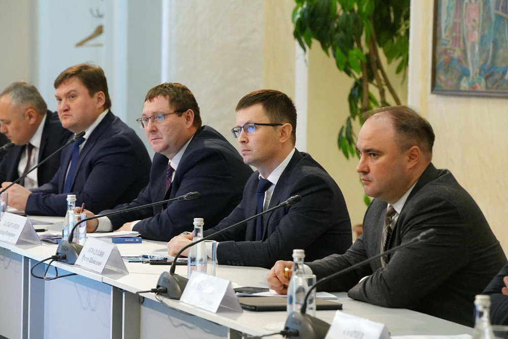 Радий Хабиров провёл заседание Наблюдательного совета особой экономической зоны «Алга»