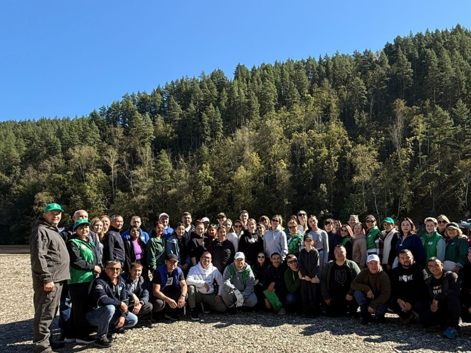 В Башкирии экоактивисты вышли на субботник на берег реки Агидель