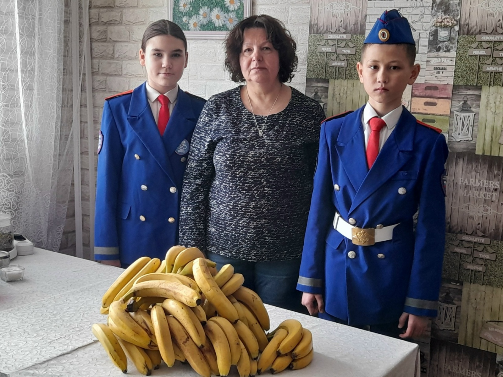 Кадеты из Благовещенска передали бананы для участников СВО