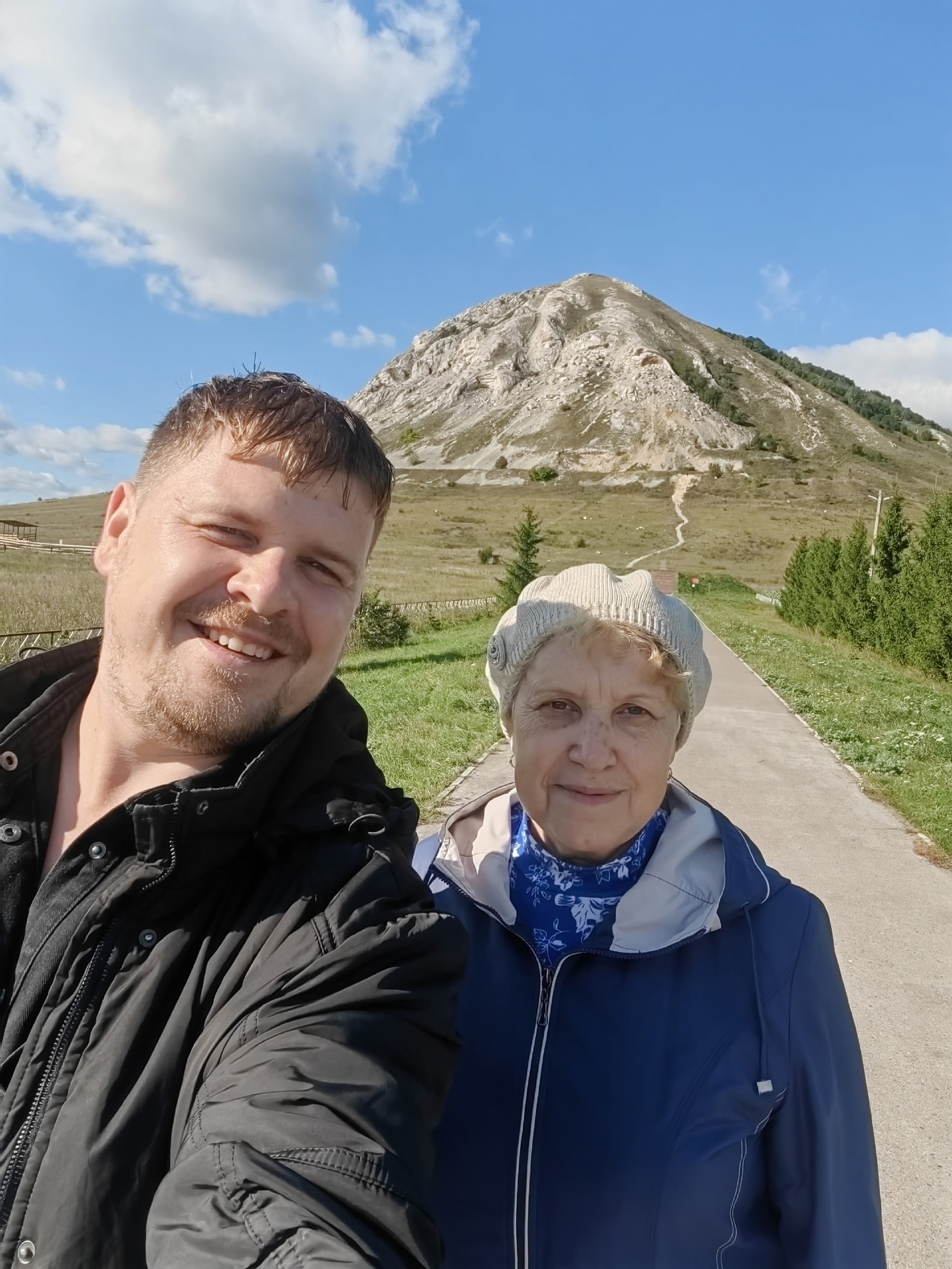 Электрик из Благовещенска покорил соцсети юмором и креативом