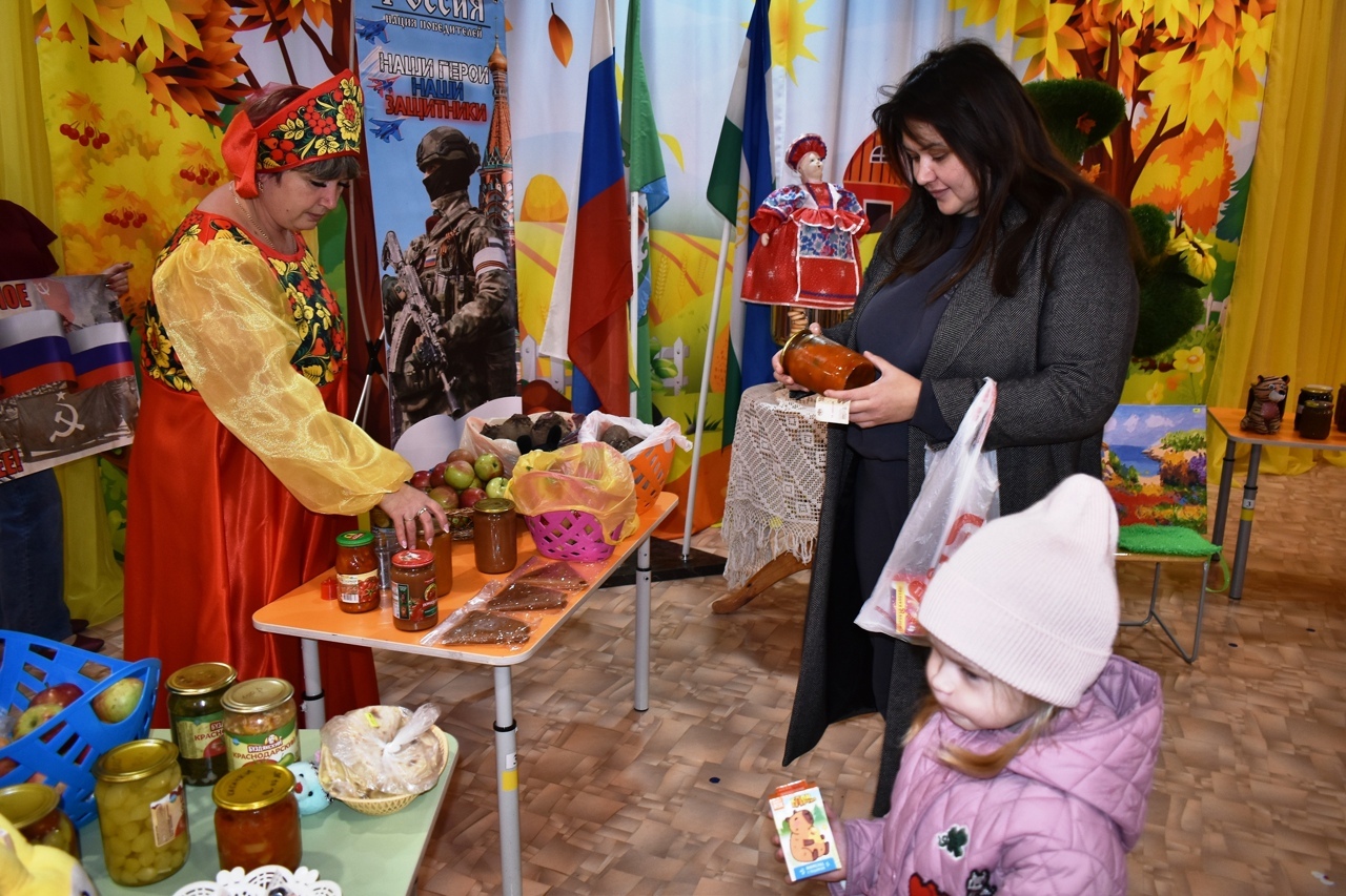 Благовещенцы собирают помощь воинам