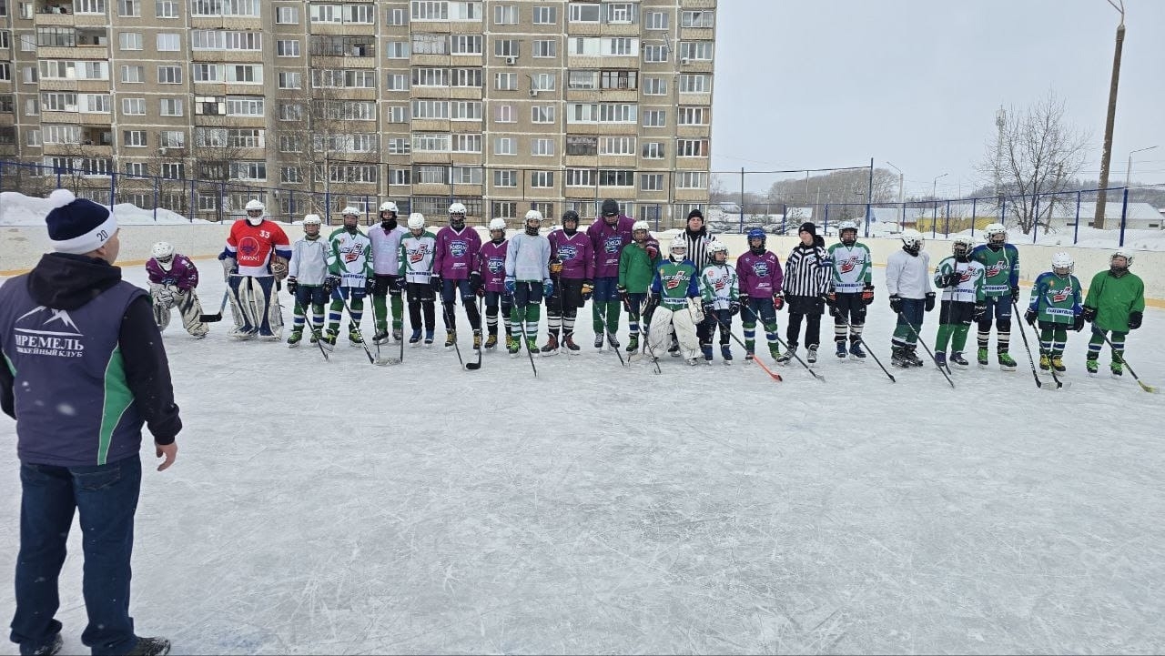 В Благовещенске хоккеисты масштабно отметили День защитника Отечества