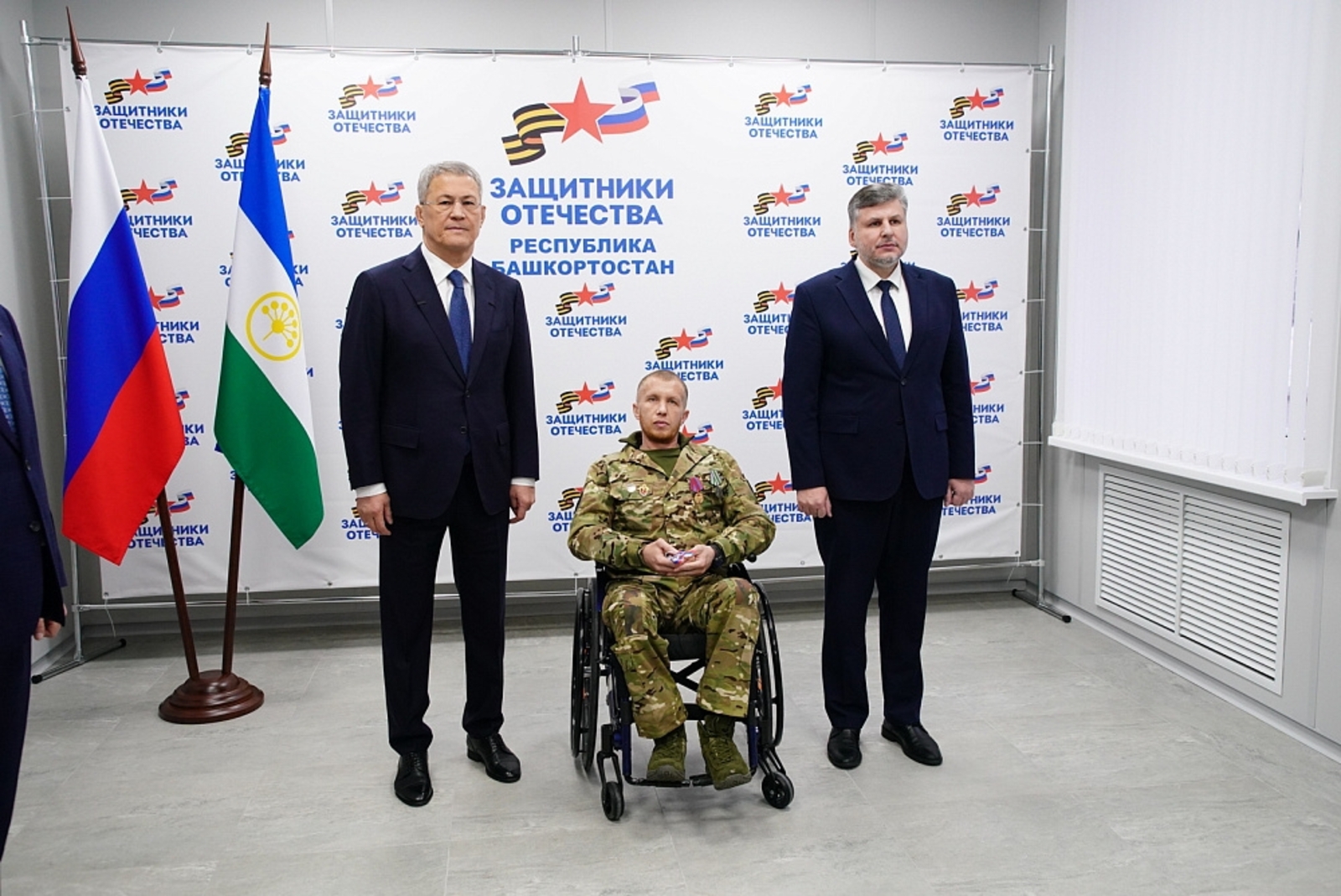 Участнику СВО из Благовещенска вручили ключи от автомобиля