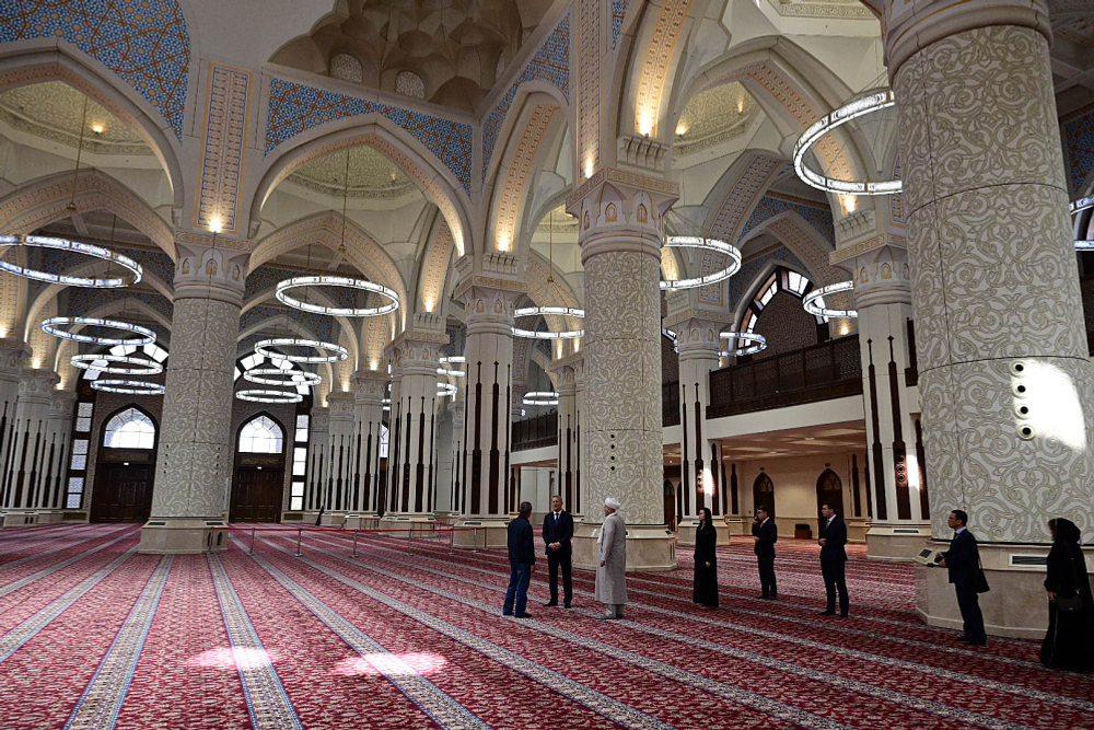 Радий Хабиров посетил в Душанбе одну из крупнейших мечетей Центральной Азии