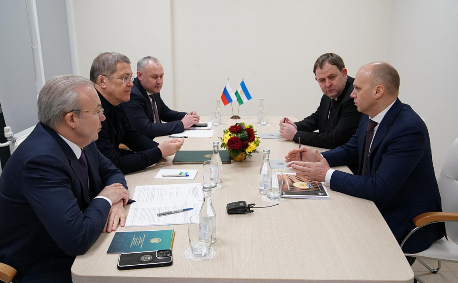 Глава Башкирии встретился с заместителем министра промышленности и торговли России Алексеем Беспрозванных