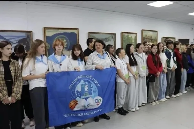 Благовещенские школьницы взяли серебро на  чемпионате по спилс-картам