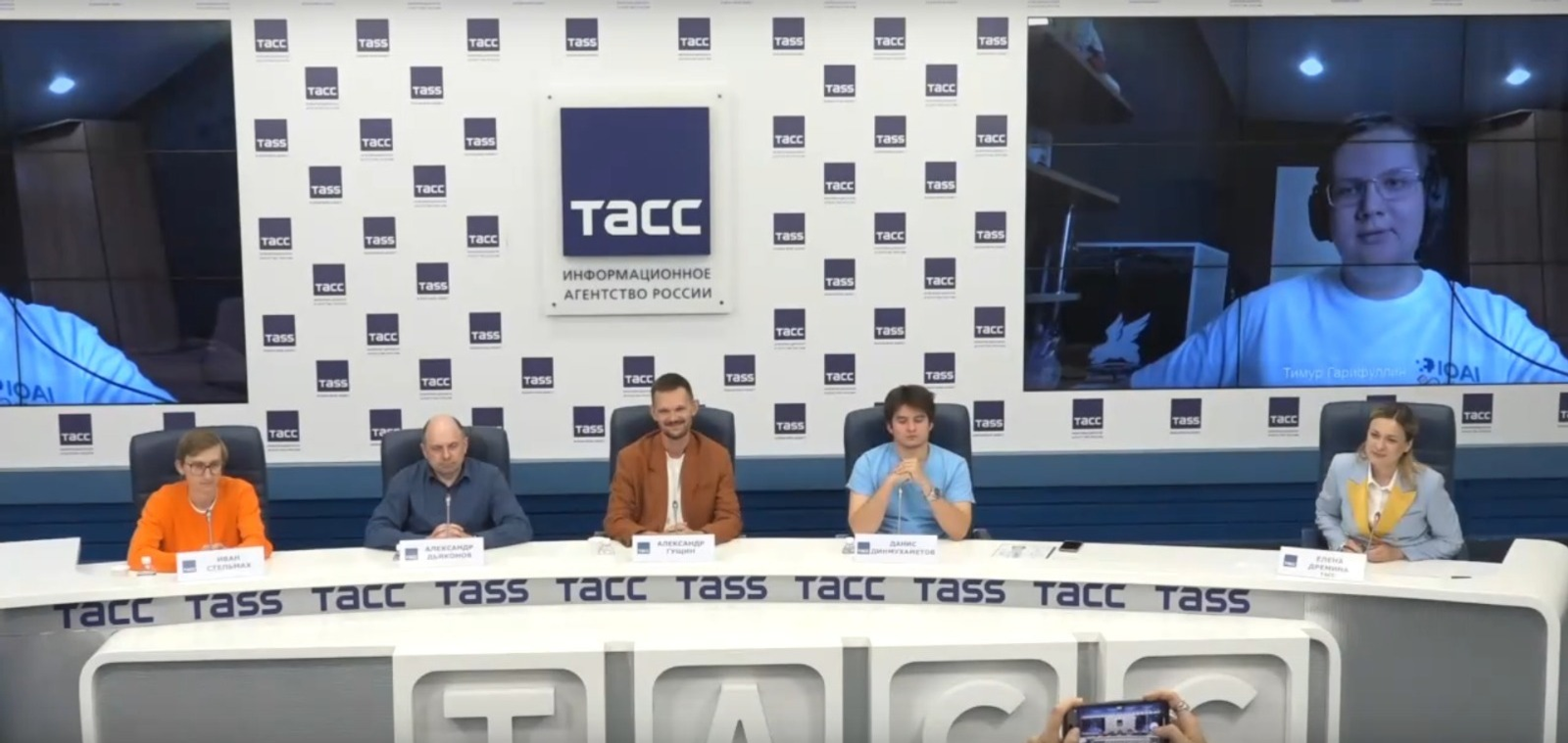 Школьник из Уфы выиграл золотую медаль на международной олимпиаде по ИИ