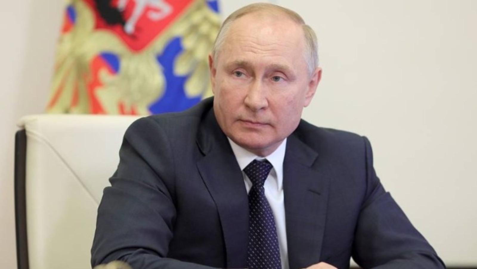 Закон о мерах соцподдержки сирот в местах лишения свободы подписал Путин