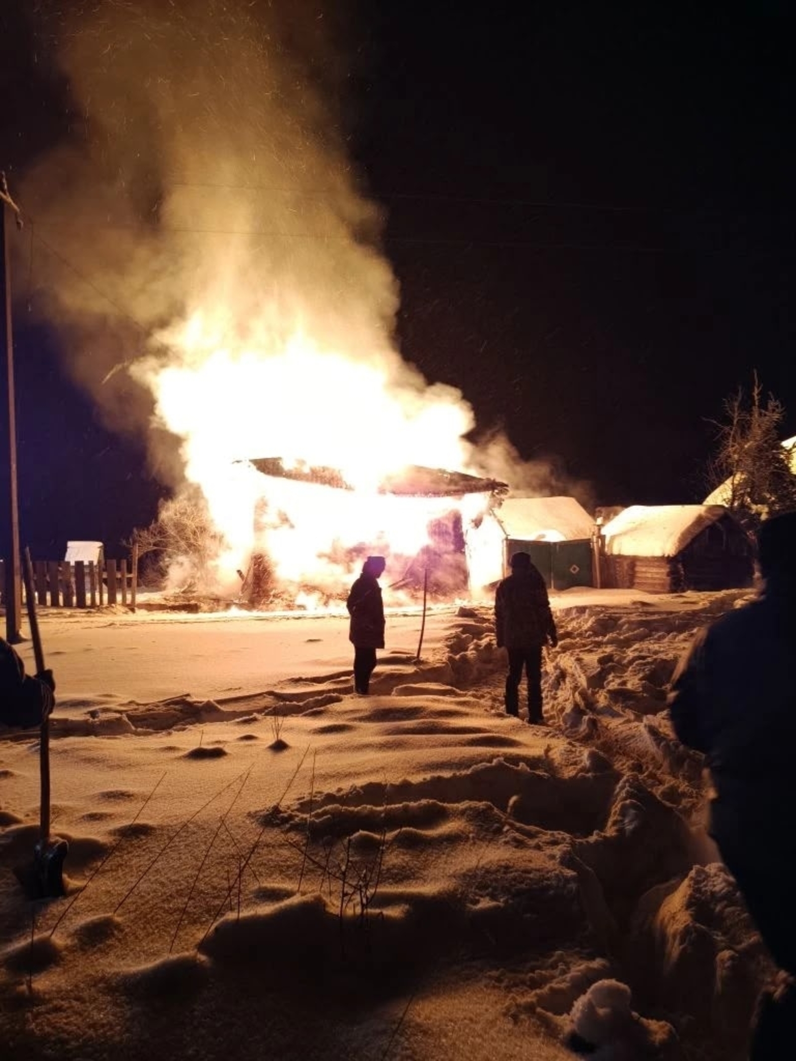 Пожар в Старонадеждино: дом сильно поврежден, один человек пострадал