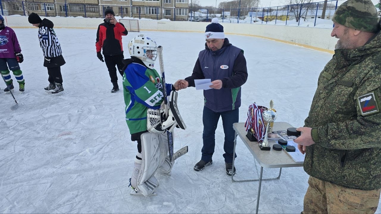 В Благовещенске хоккеисты масштабно отметили День защитника Отечества