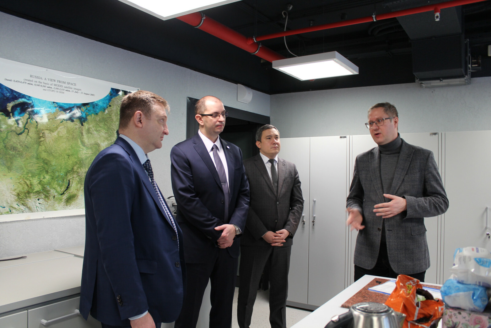 Замглавы Минпросвещения РФ Александр Бугаев посетил Межвузовский кампус