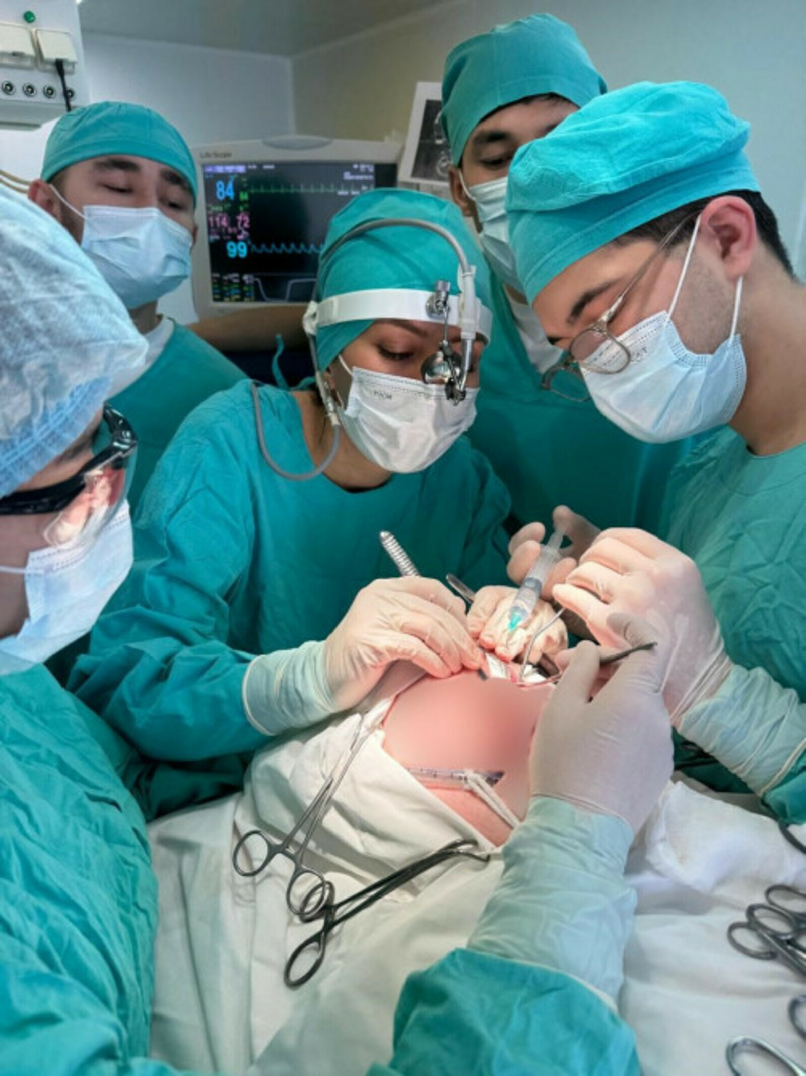 Помогли бойцу СВО восстановить стенки глазницы и лица после боевой травмы