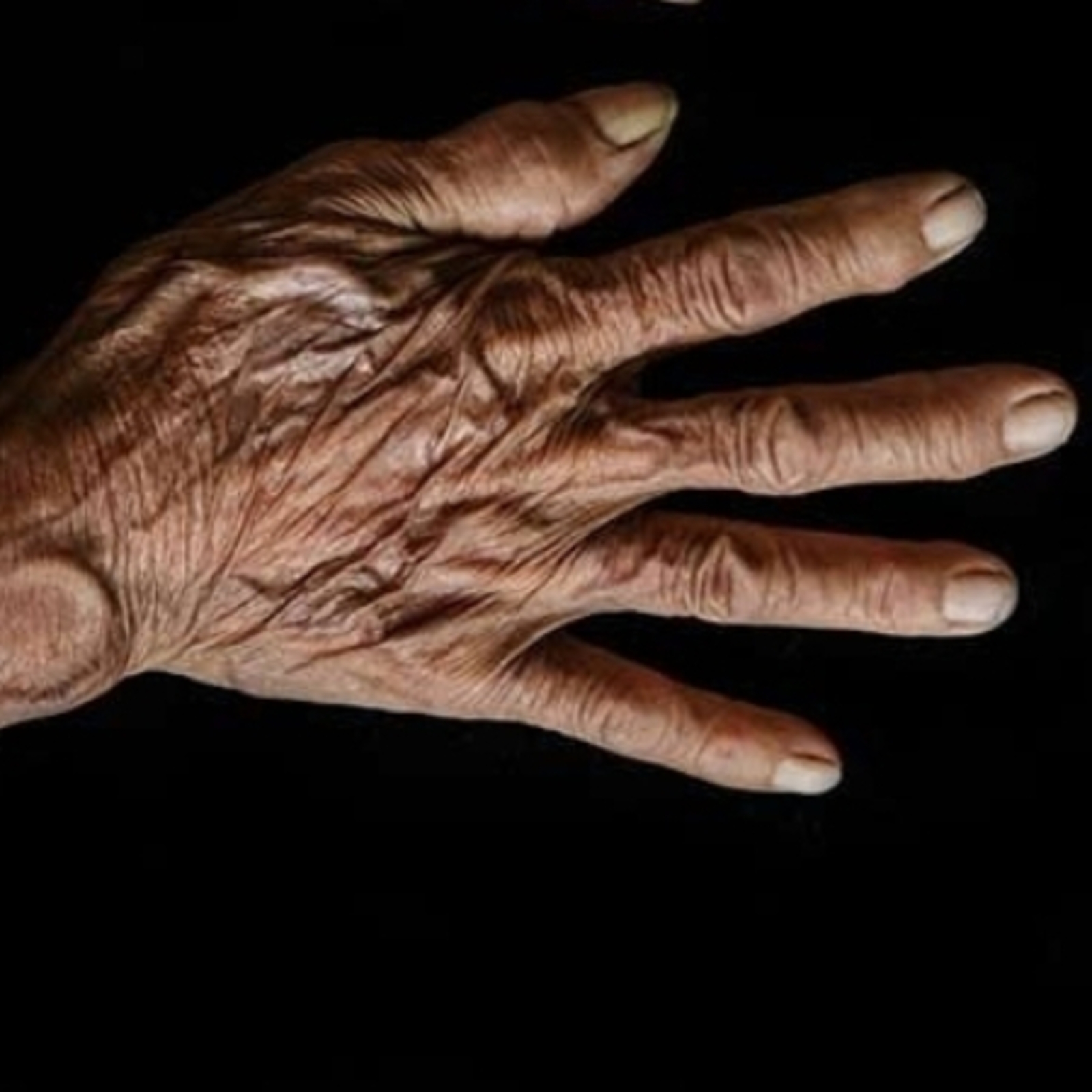 В Благовещенске пожилой мужчина стучал по окну, призывая вызвать полицию