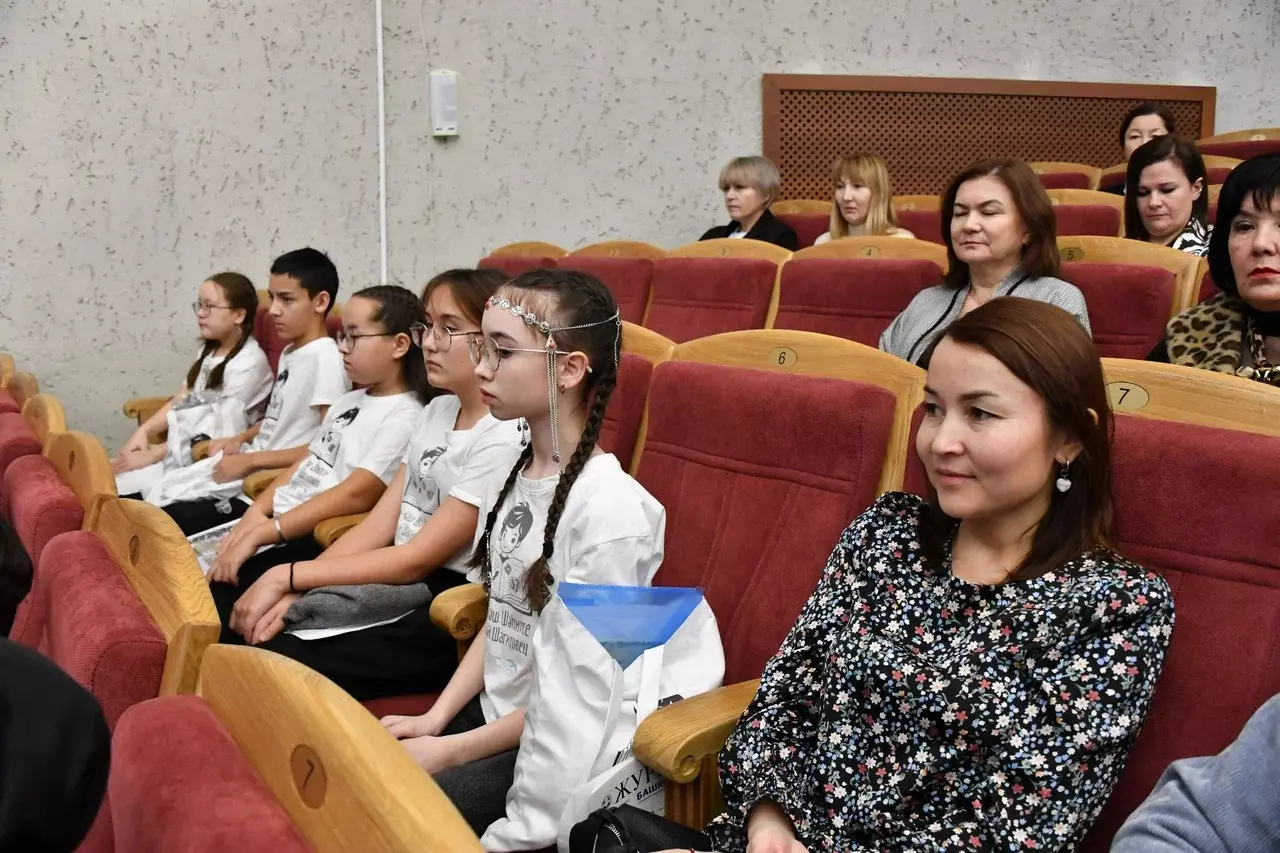 Радий Хабиров вручил первые удостоверения военным корреспондентам Башкортостана