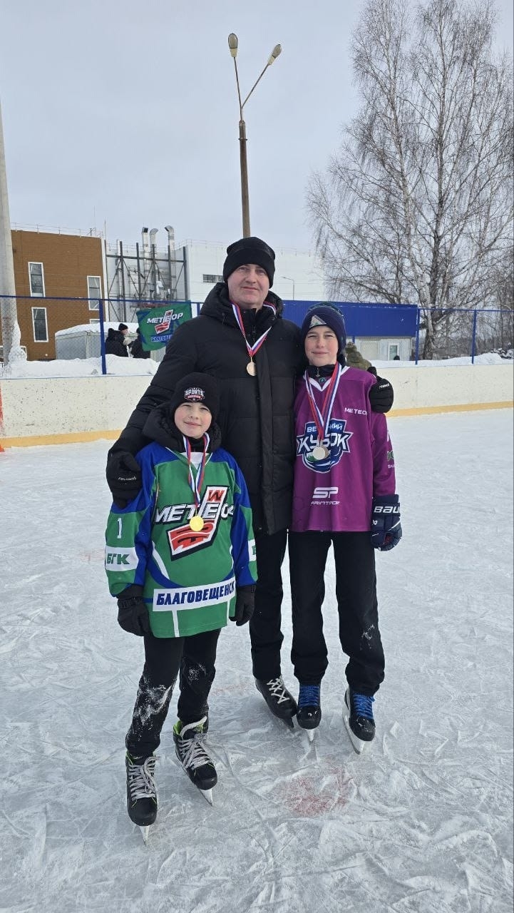 В Благовещенске хоккеисты масштабно отметили День защитника Отечества