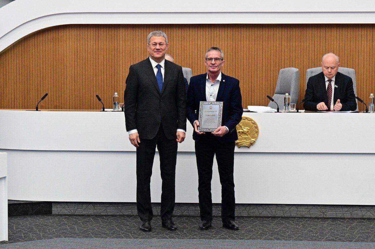 Радий Хабиров вручил награды участникам проекта "Сельский тренер"