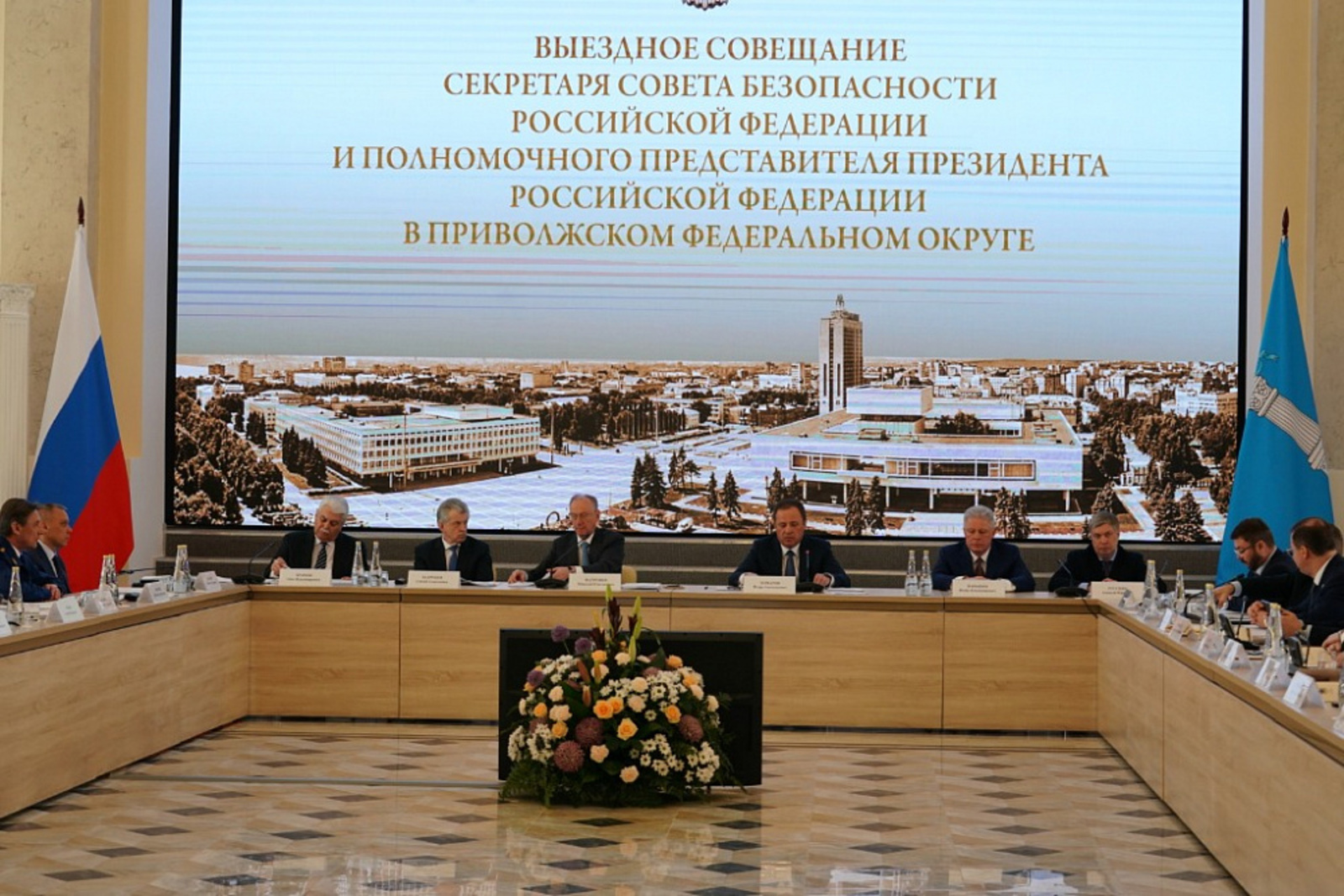 На окружном совещании по вопросам информационной политики выступил Радий Хабиров