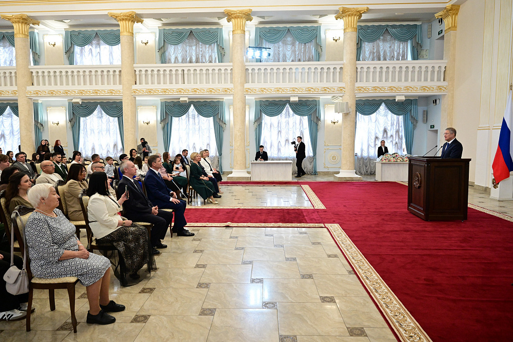 Радий Хабиров поздравил жителей Башкортостана с предстоящим Днём матери
