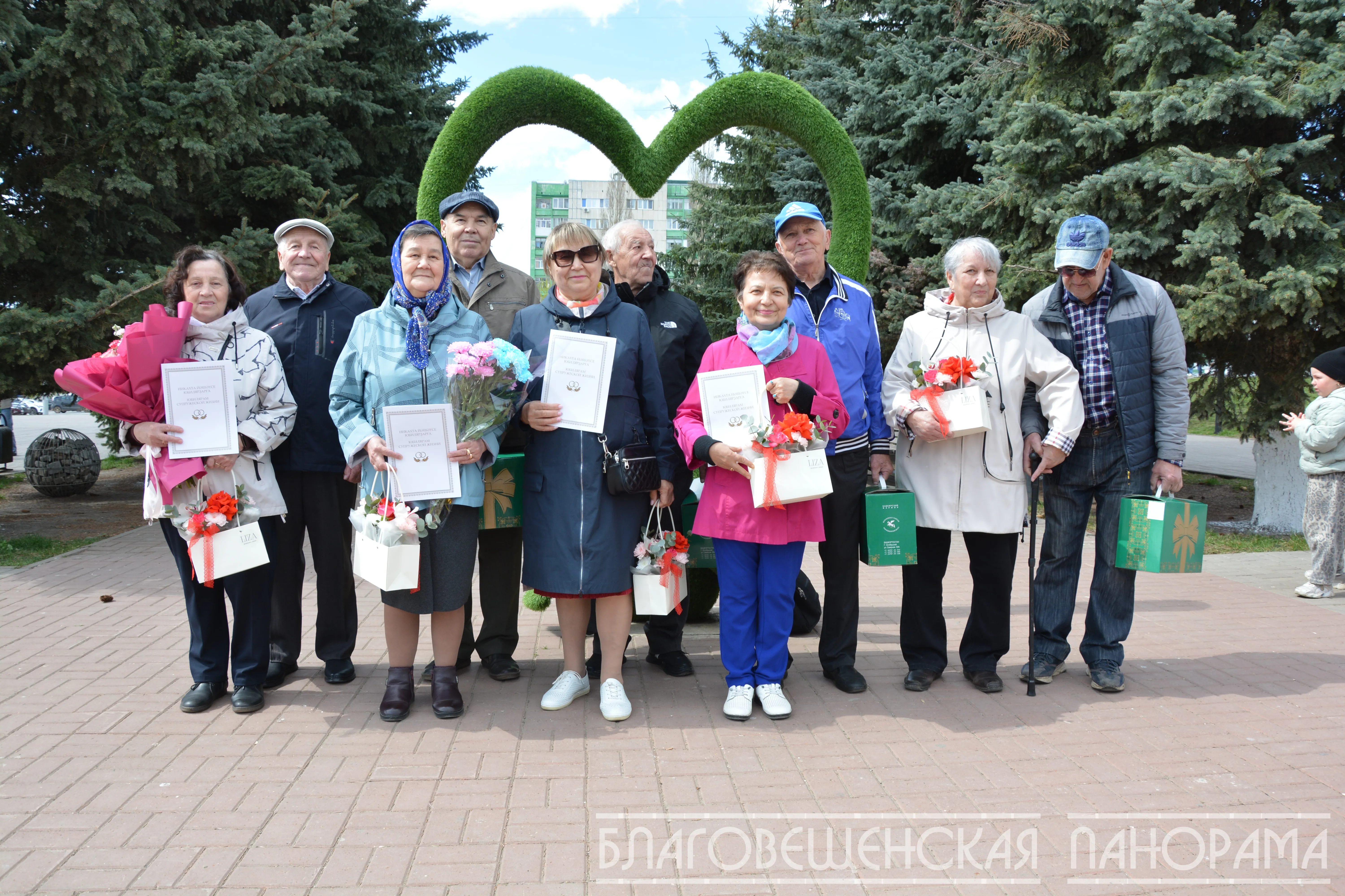 В Благовещенске семь пар отпраздновали золотые юбилеи