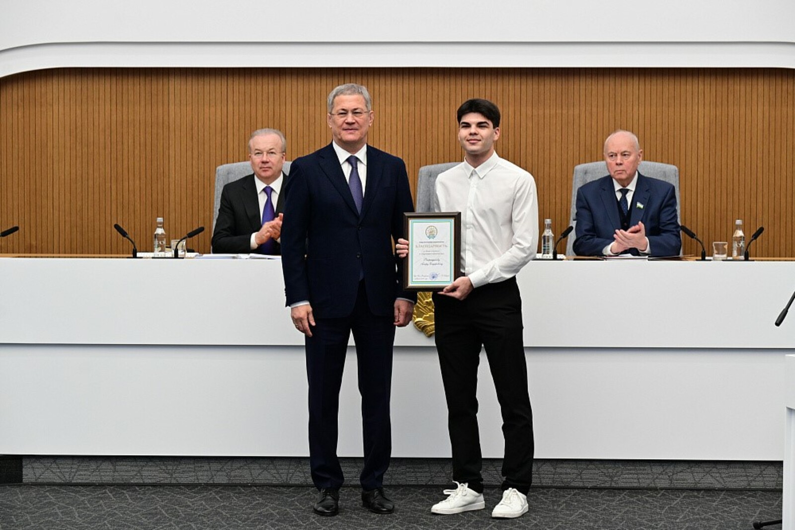 Радий Хабиров вручил госнаграды фехтовальщикам из Башкортостана