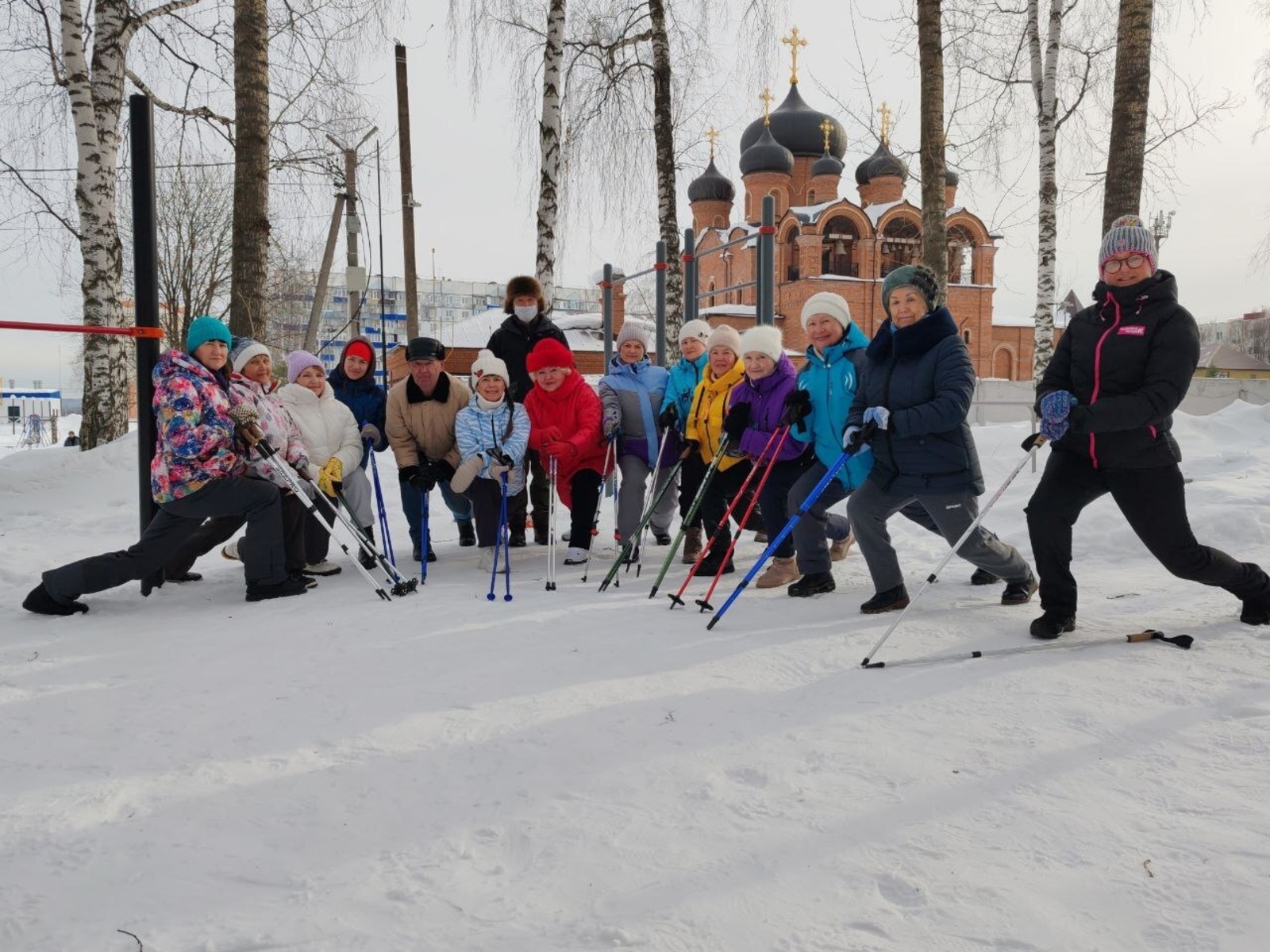 В Благовещенске состоялась утренняя зарядка для жителей серебряного возраста