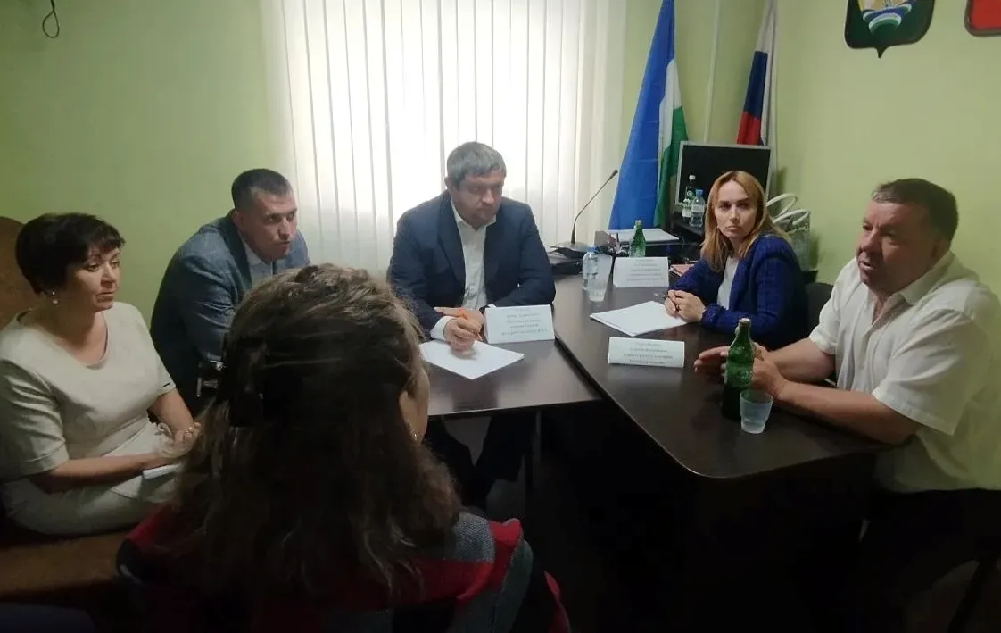 В Благовещенском районе взяли на контроль вопросы сельчан