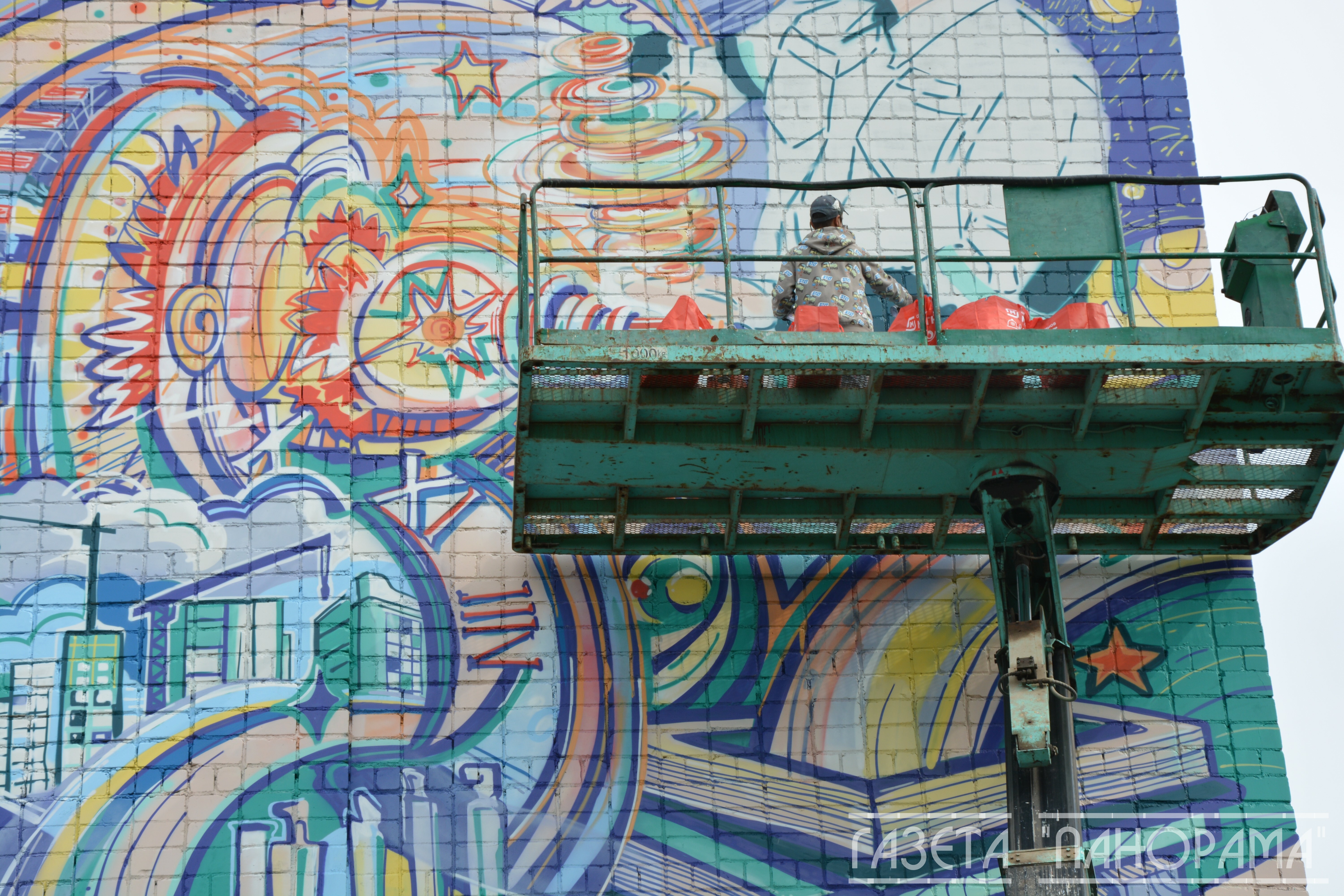 Город  украсит новый мурал