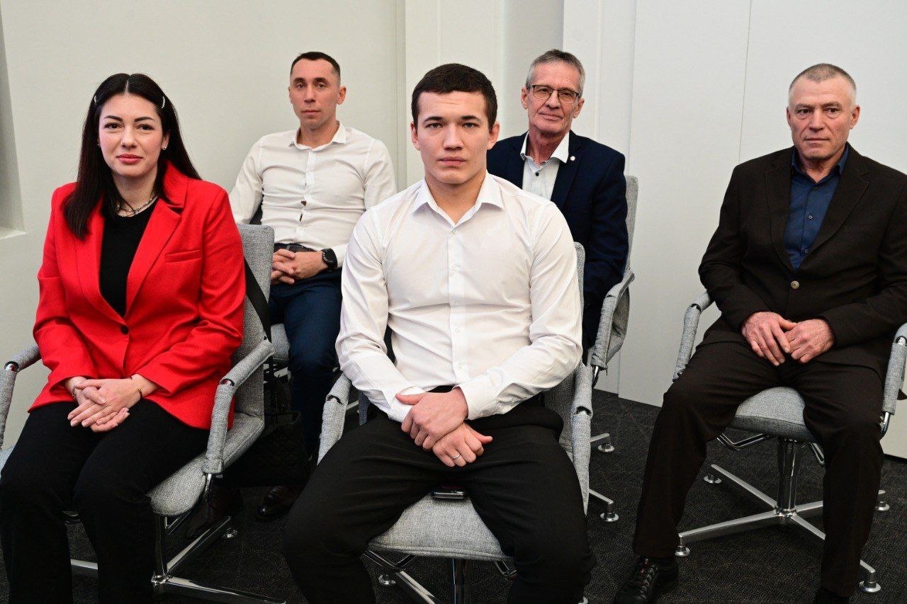 Радий Хабиров вручил награды участникам проекта "Сельский тренер"