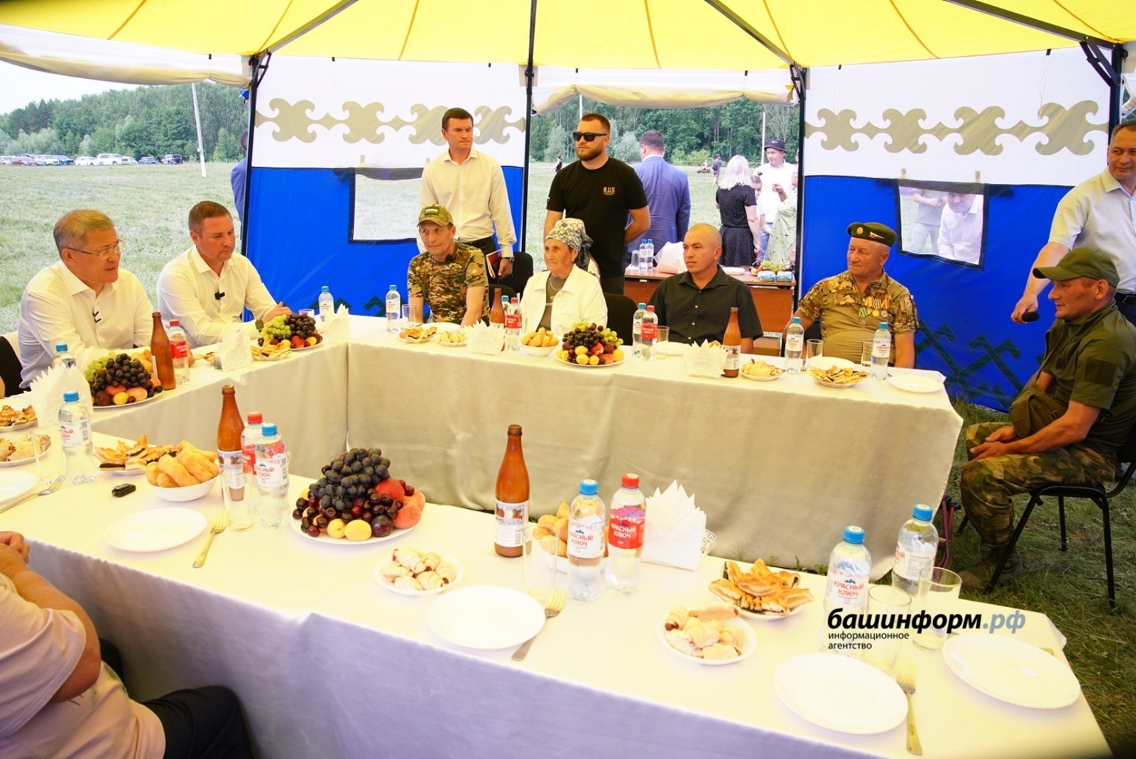 Глава Башкирии на сабантуе встретился с участниками СВО