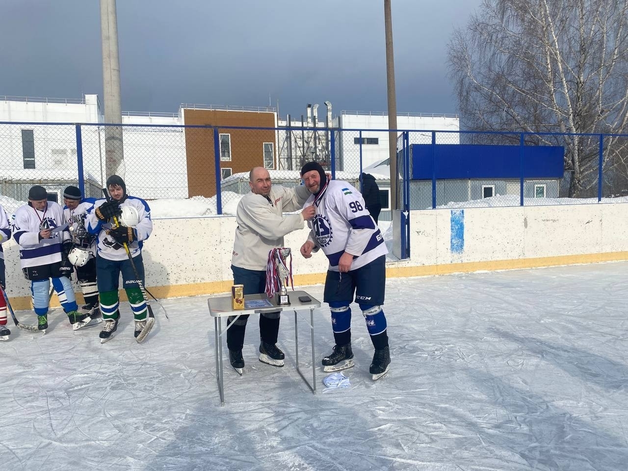 В Благовещенске хоккеисты масштабно отметили День защитника Отечества