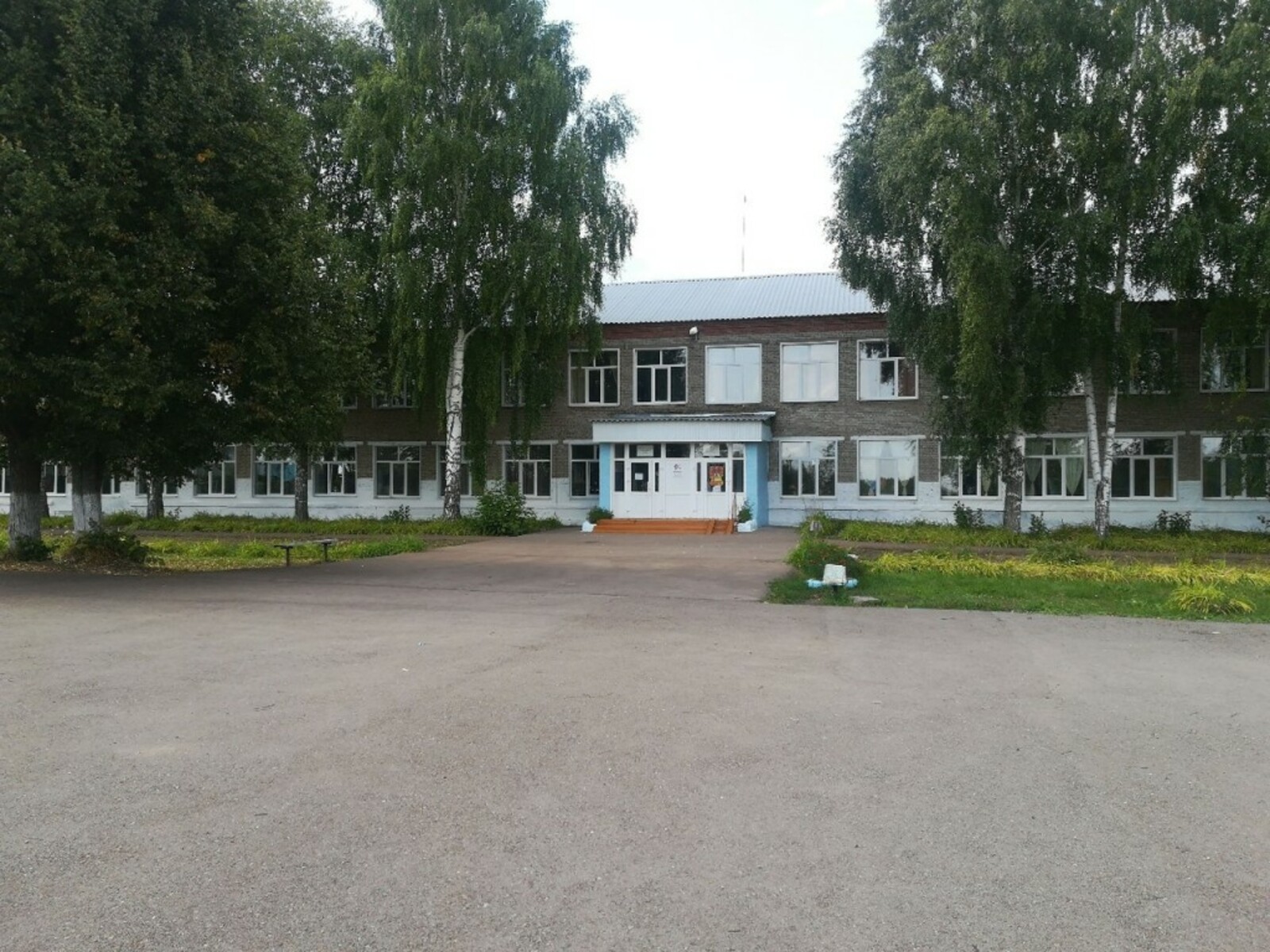 Школа села Николаевка.