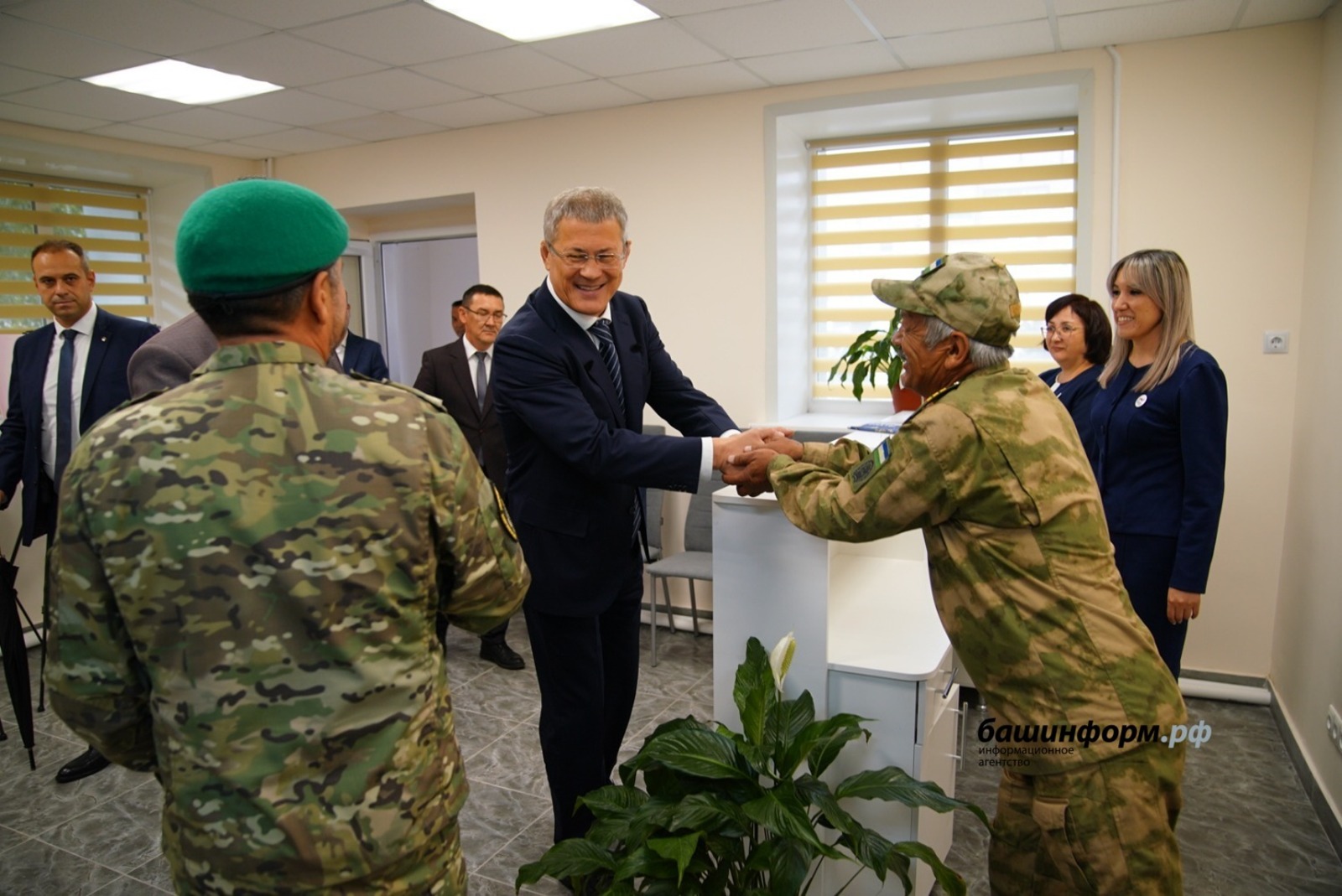 Радий Хабиров посетил Центр поддержки участников СВО в Баймаке