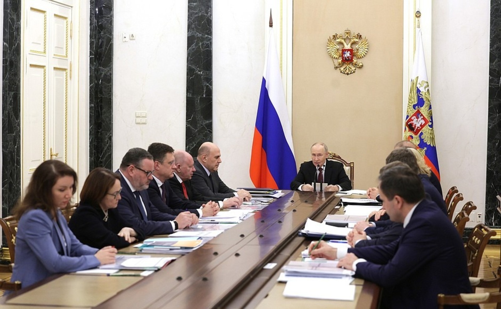 Кремль / сайт  Владимир Путин объявил о расширении мер поддержки многодетным семьям