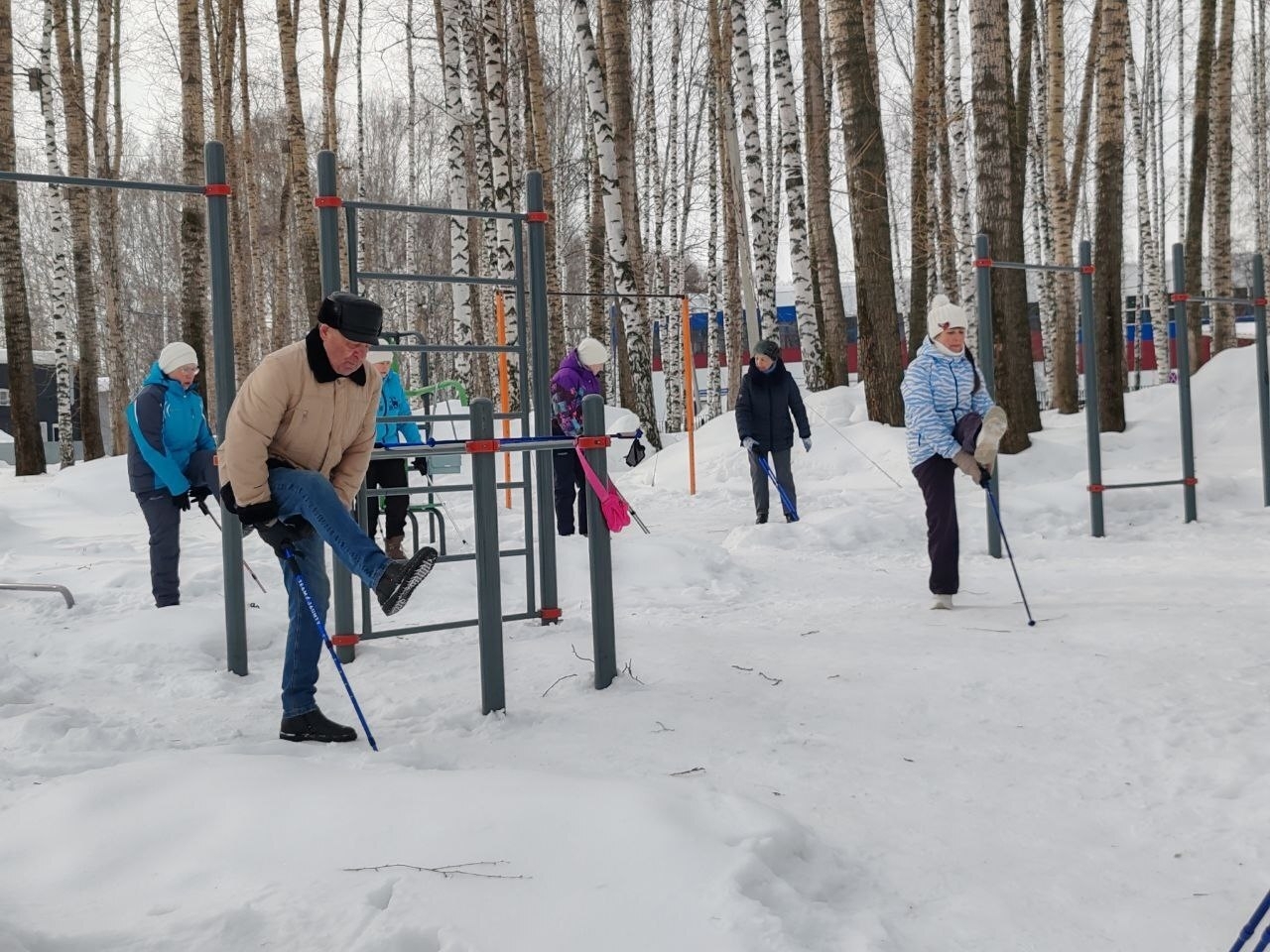 В Благовещенске состоялась утренняя зарядка для жителей серебряного возраста