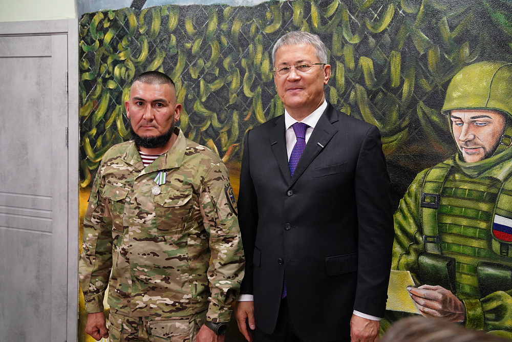 Радий Хабиров  посетил  центр поддержки ветеранов  «Дом СВОих»