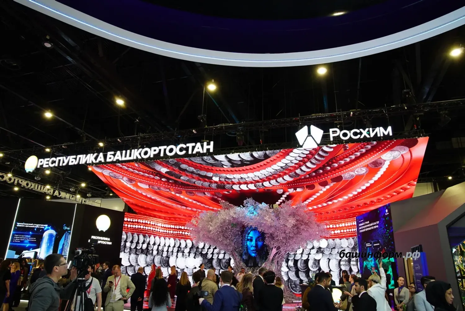 На ПМЭФ Башкирия  поразила гостей презентацией «говорящего дерева»