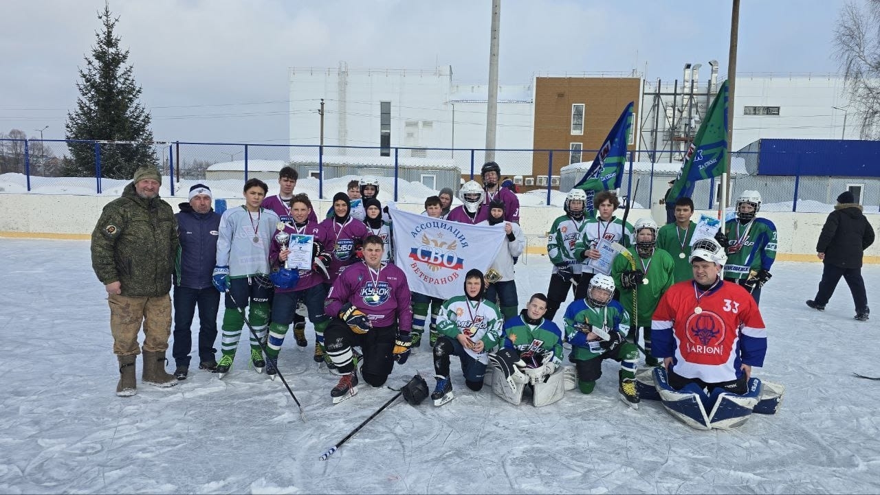 В Благовещенске хоккеисты масштабно отметили День защитника Отечества