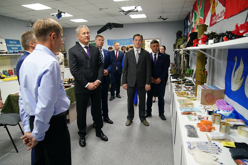 Радий Хабиров  посетил  центр поддержки ветеранов  «Дом СВОих»