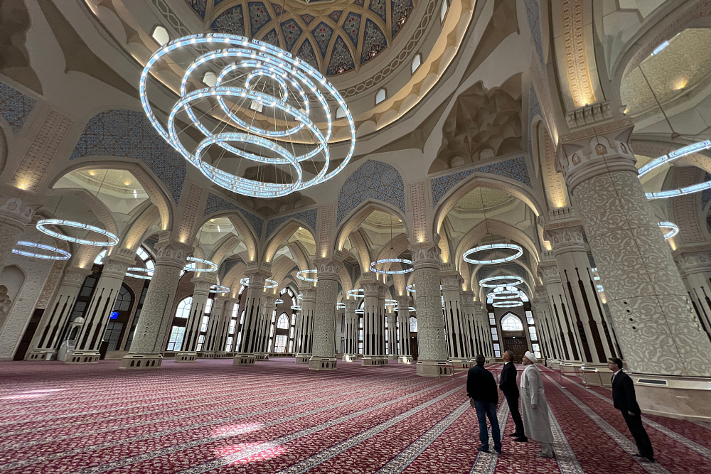 Радий Хабиров посетил в Душанбе одну из крупнейших мечетей Центральной Азии