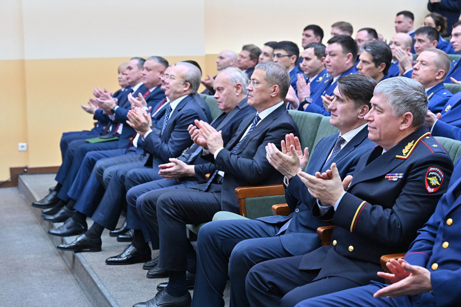 Работников и ветеранов прокуратуры поздравил с профессиональным праздником Радий Хабиров