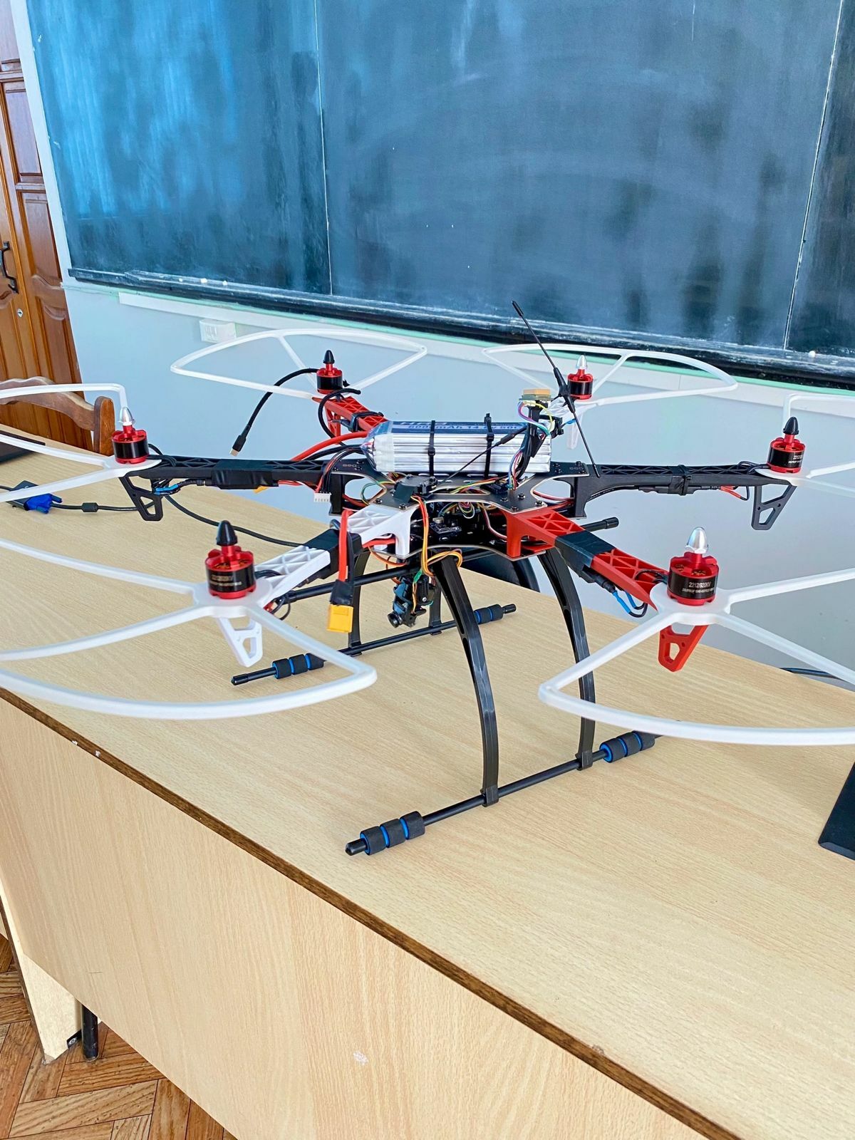 Студент разработал дрон-распылитель для сельского хозяйства