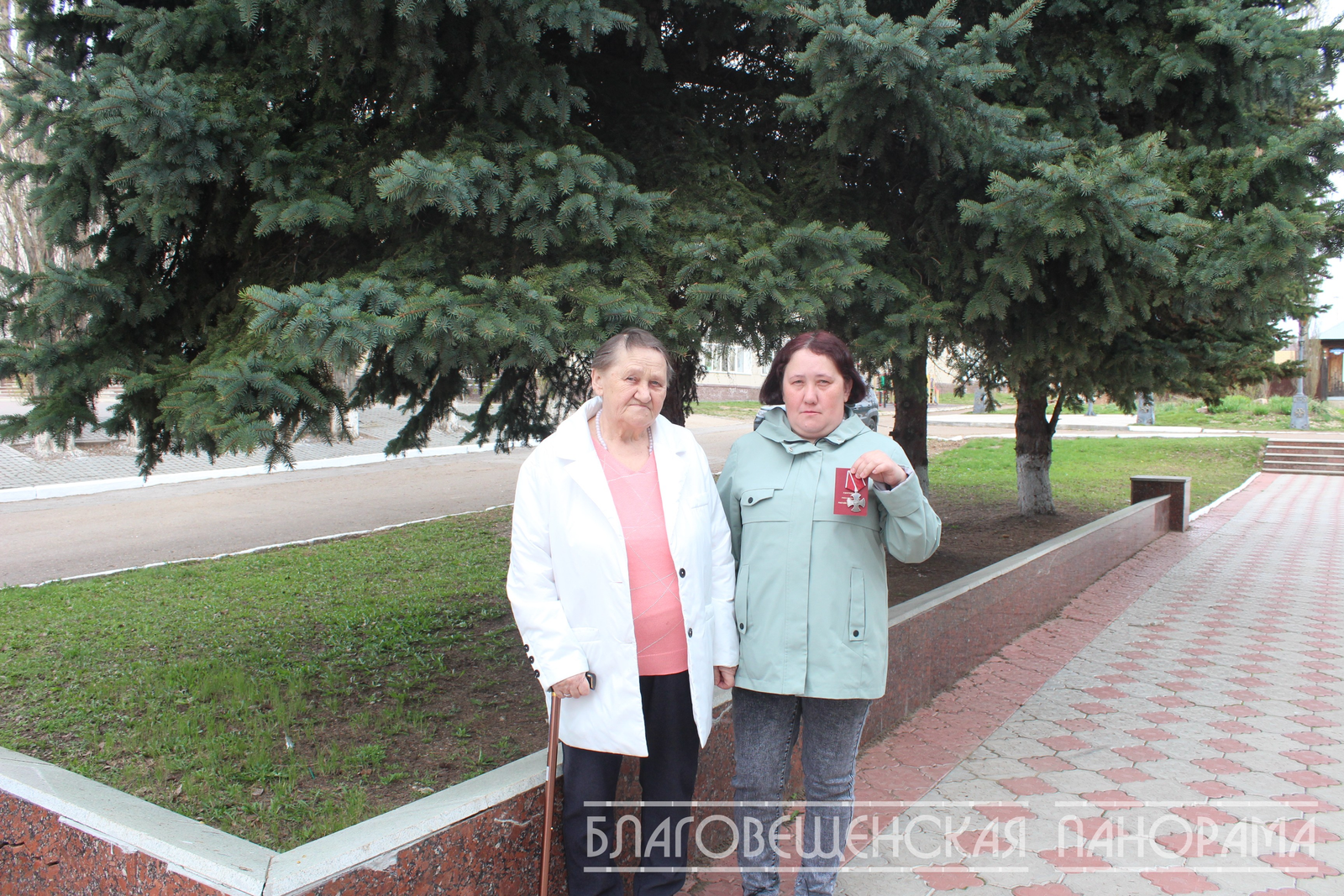 В Благовещенском районе родственникам погибших в зоне СВО бойцов вручили награды