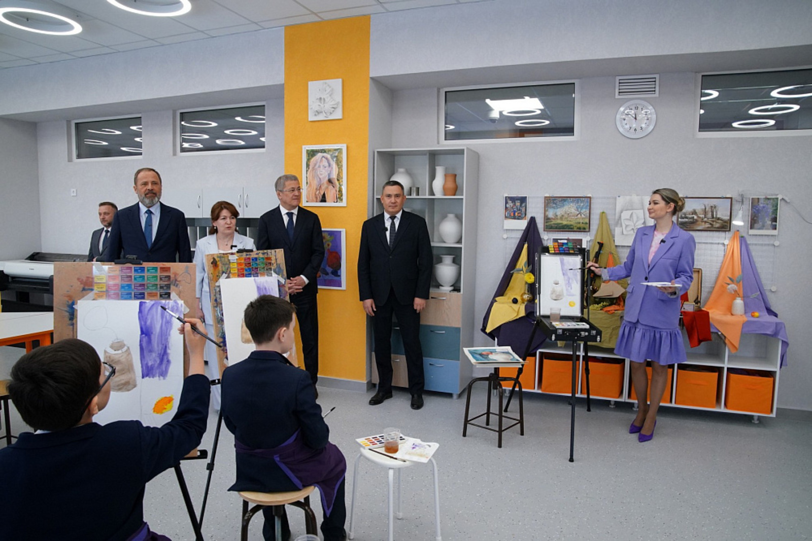 Игорь Комаров и Радий Хабиров посетили самую большую школу