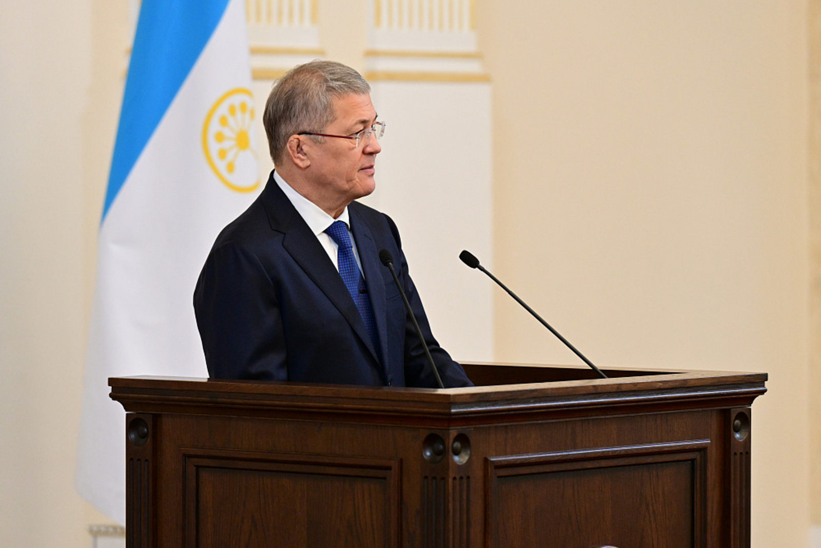 Радий Хабиров поздравил жителей Башкортостана с предстоящим Днём матери