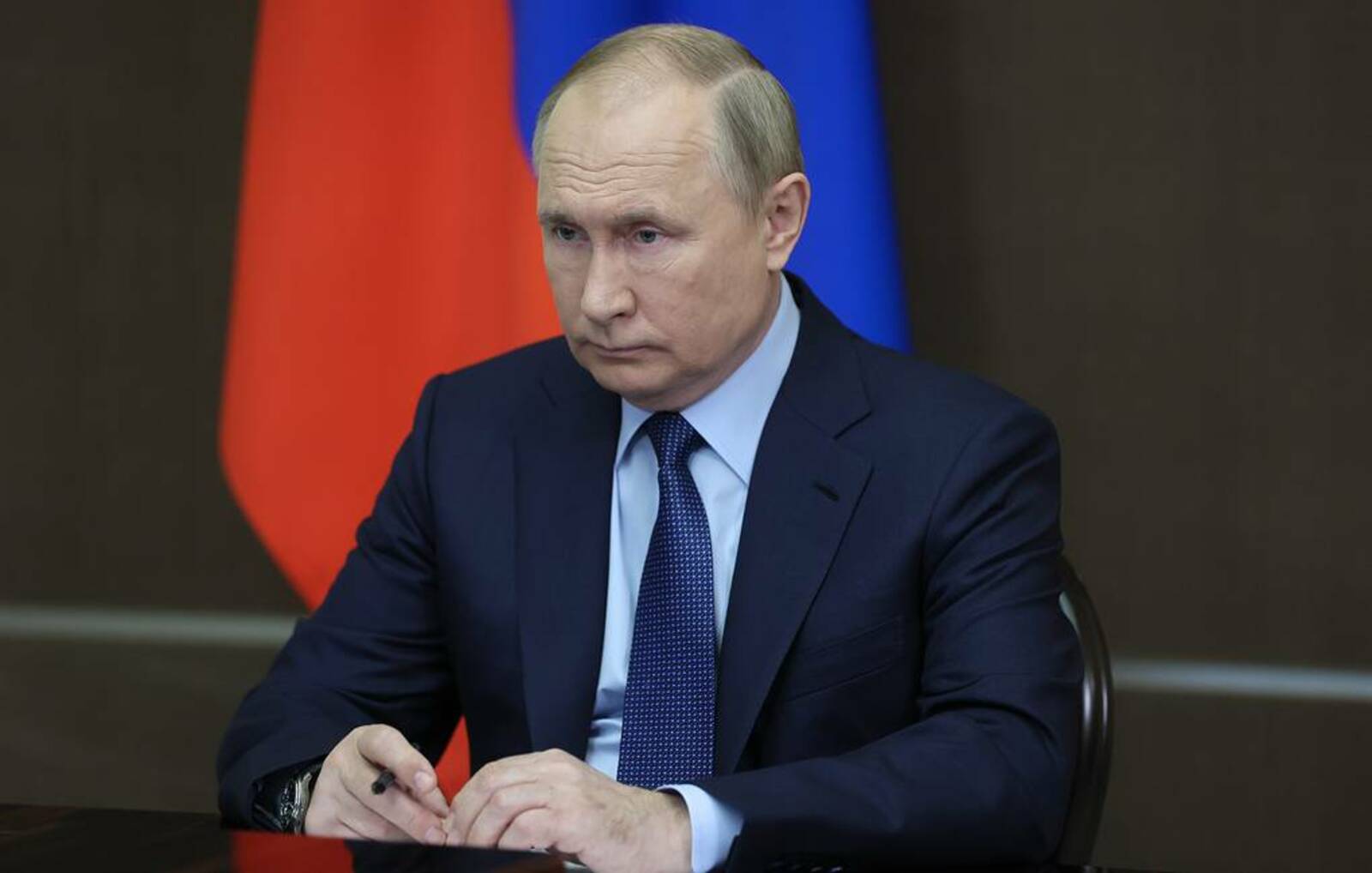 Михаил Метцель/POOL/ТАСС.  Путин испытал назальную вакцину от коронавируса