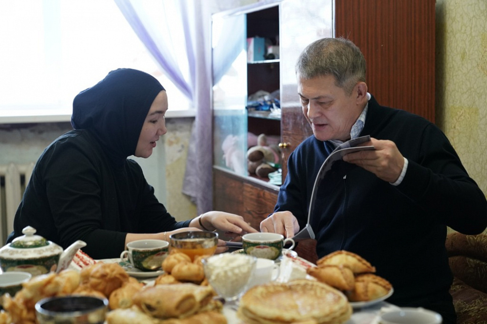 Глава Башкирии побывал в гостях у семьи бойца добровольческого батальона