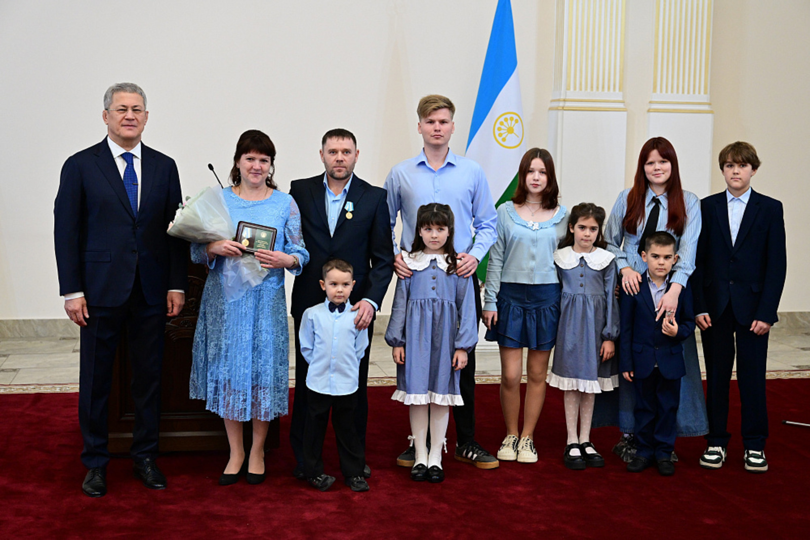 Благовещенская семья удостоена медали "Родительская доблесть"