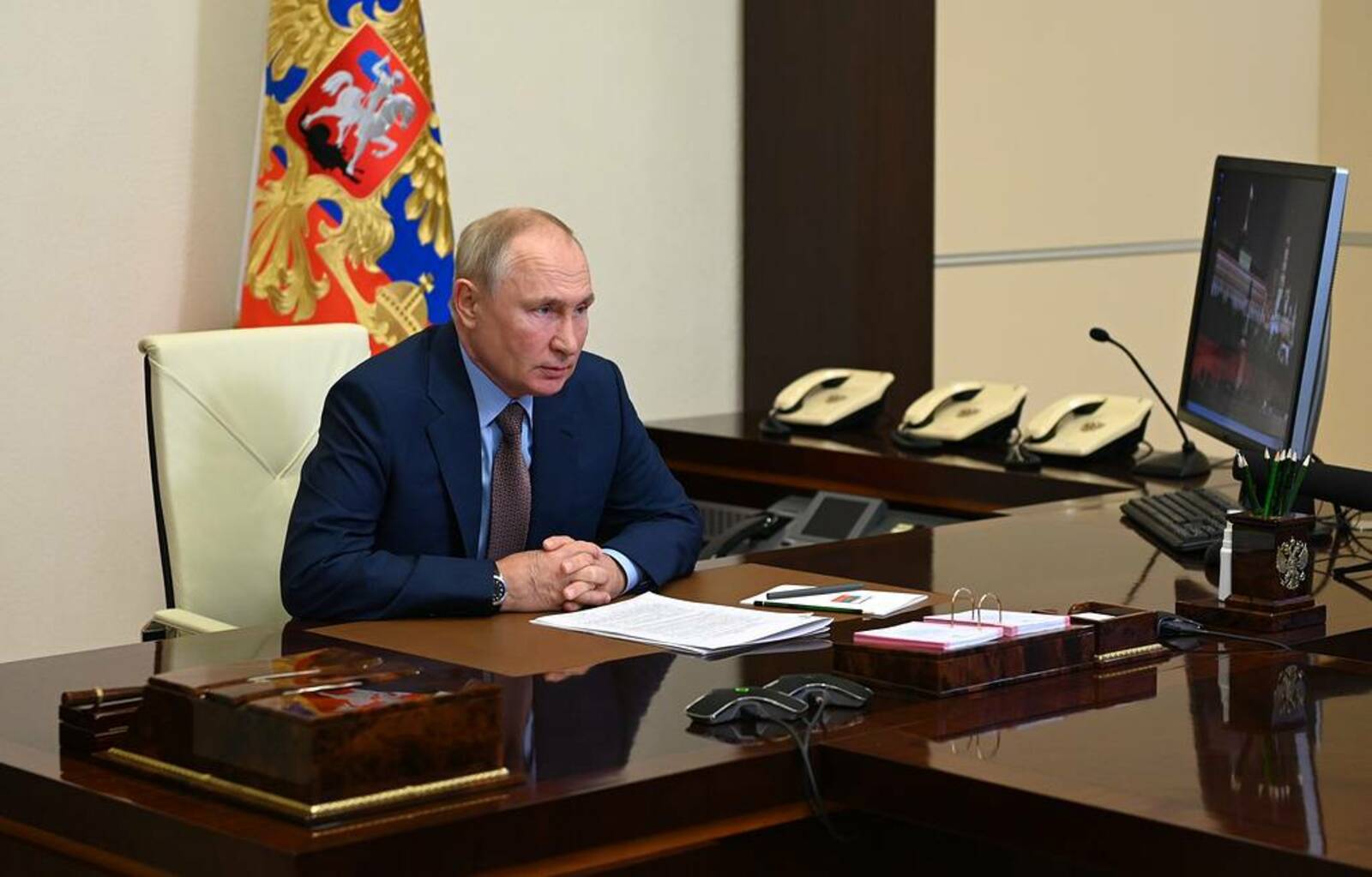 Путин поручил проверить, как соблюдаются требования к качеству продуктов питания