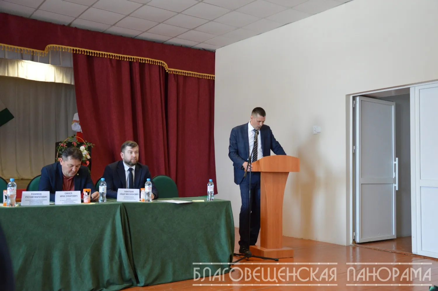 Выступает начальник отдела сельского хозяйства Рустам Рахимов